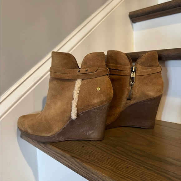 UGG Boots - Picture 4 of 8